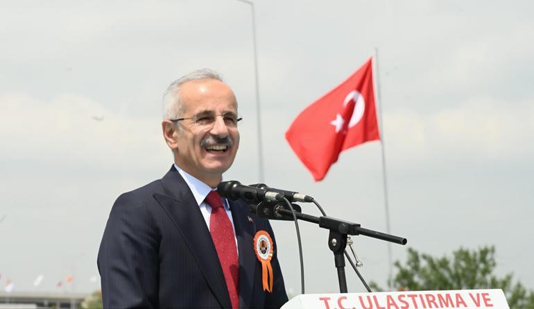 Bakan Uraloğlu: 2025te köprü ve otoyollardan 1,1 milyar araç geçişi oldu
