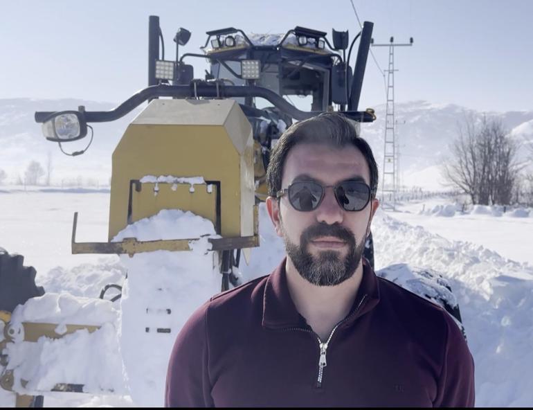 İş makinesi operatörü çocuğu kırmadı, evin önünü kardan temizleyip yolu açtı