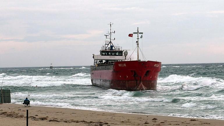 Tekirdağda fırtına; yük gemisi karaya oturdu