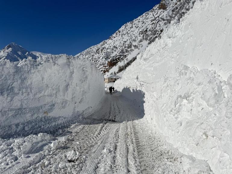 Van-Çatak kara yolu, 4 gündür ulaşıma kapalı