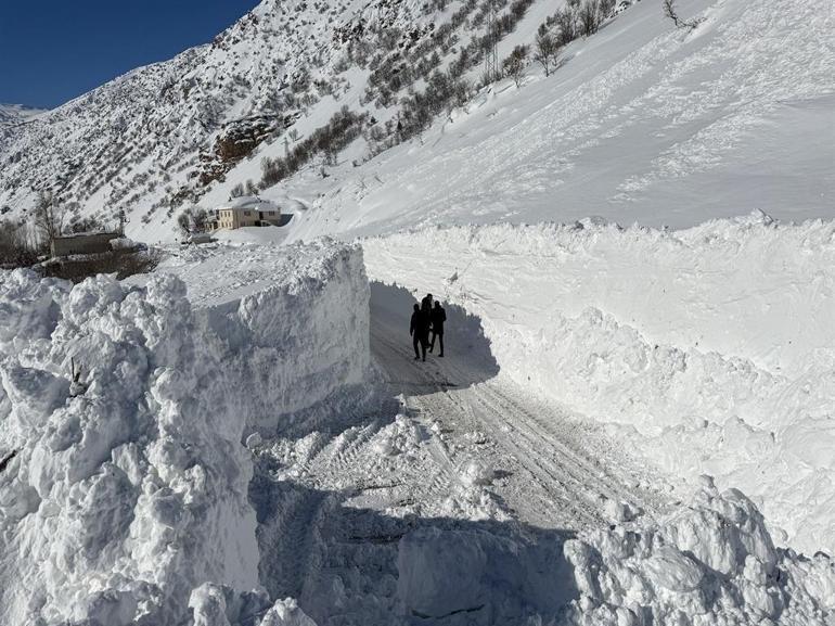 Van-Çatak kara yolu, 4 gündür ulaşıma kapalı
