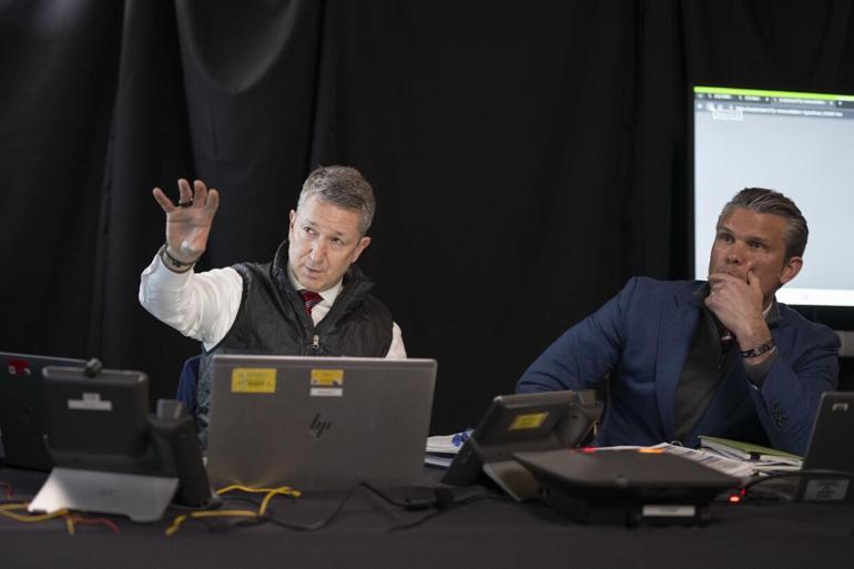 Trump, Venezuela operasyonunu izlediği sırada çekilen kareleri paylaştı