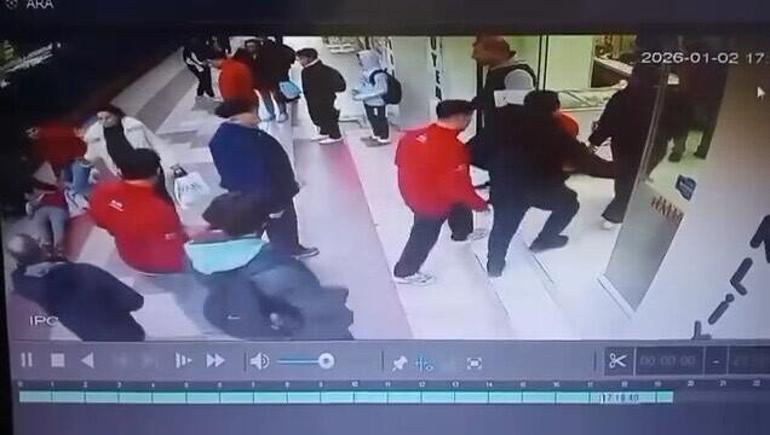 Kuruyemişçideki kavgada müşterinin ağır yaralanmasına neden olan kasiyer tutuklandı