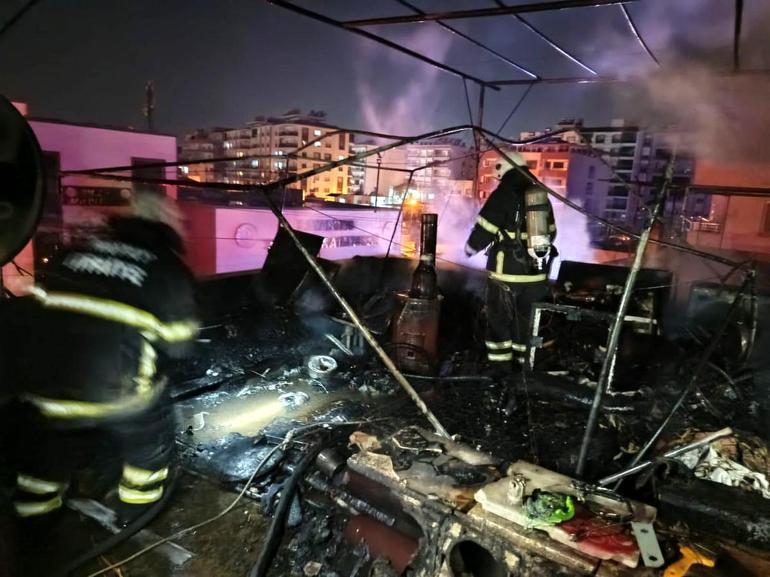 Hatayda iki katlı evin terasında yangın