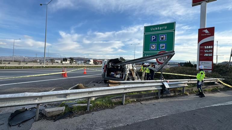 Otoyolda, hafif ticari araç bariyere çarptı: 2 ölü