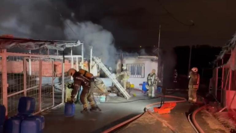 Sultangazide iki iş yerinde çıkan yangın söndürüldü