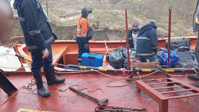 Karadenizde Türk gemisi karaya oturdu; 3ü Türk 11 mürettebat kurtarıldı