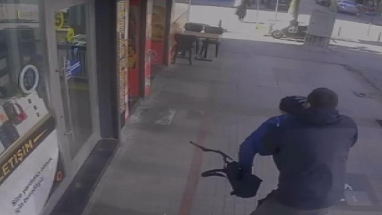 Pendikte oyuncak silahla kuyumcu soygunu girişimi sonrası kavga kamerada; şüpheli tutuklandı