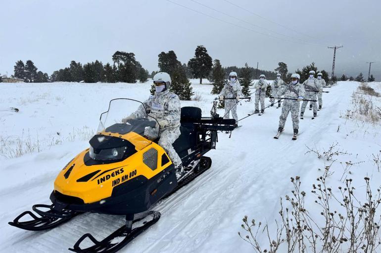 MSBden derin karda muharebe eğitimi paylaşımı