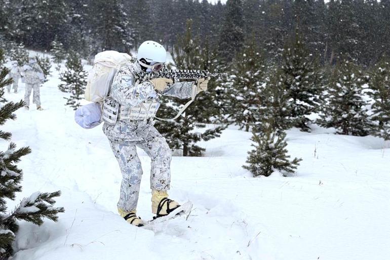 MSBden derin karda muharebe eğitimi paylaşımı
