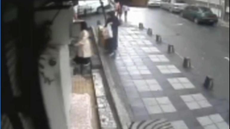 AVMlerde kılık değiştirip turist gibi davranan hırsızlık şüphelisi 2 kişi yakalandı