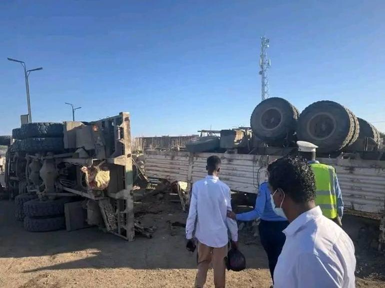 Etiyopyada göçmenleri taşıyan kamyon devrildi: 22 ölü, 65 yaralı