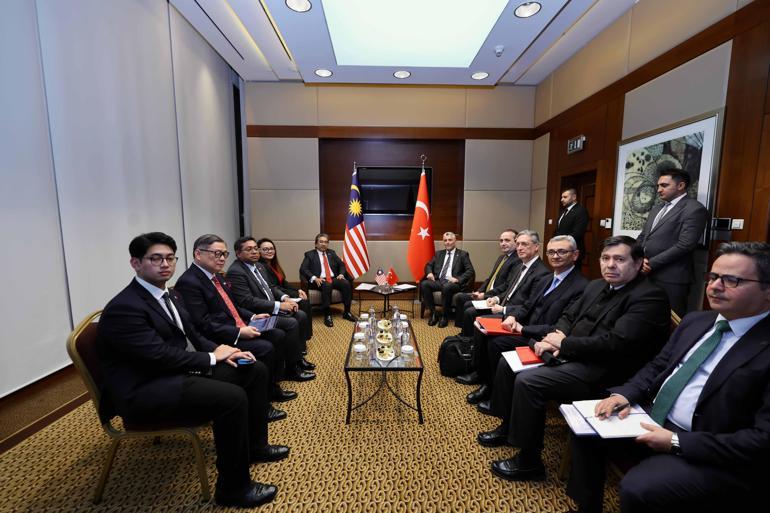 Bakan Bolat, Malezyalı mevkidaşıyla görüştü