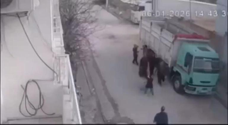 Sokakta kadın ve çocukları darbeden şüpheli tutuklandı