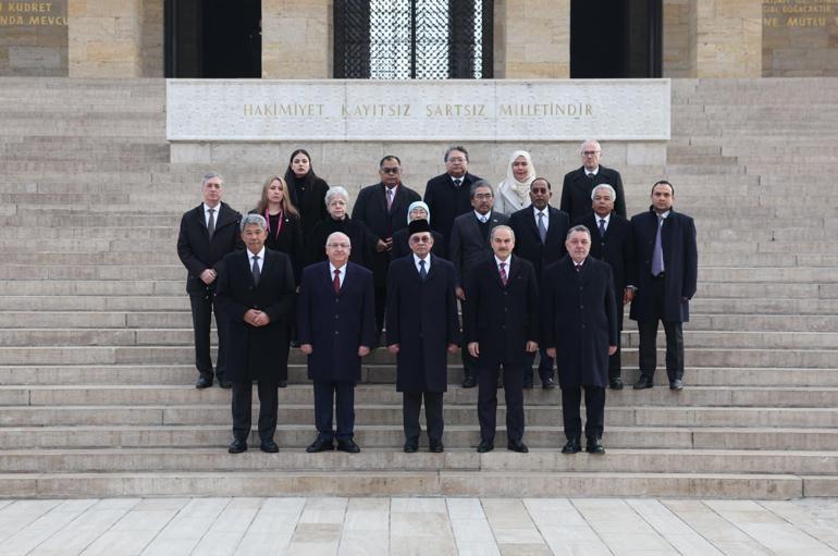 Malezya Başbakanı İbrahim, Anıtkabiri ziyaret etti