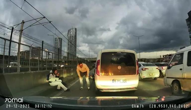 Çarptığı yaralı kadına yardım etmek yerine aracını kontrol etti