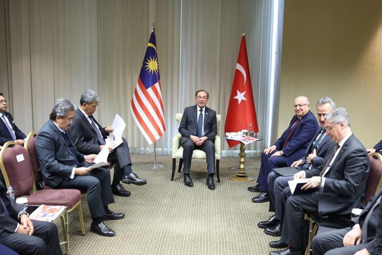 Malezya Başbakanı İbrahim, Ankarada konferansa katıldı