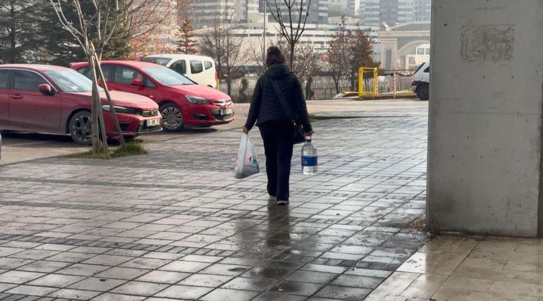 Ankarada kesinti nedeniyle marketlerden su alıyorlar