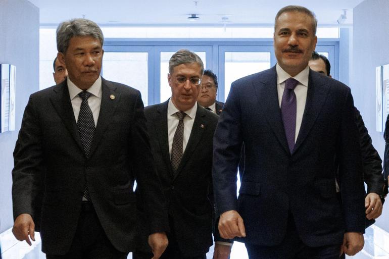 Bakan Fidan, Malezya Başbakanı İbrahim ile bir araya geldi