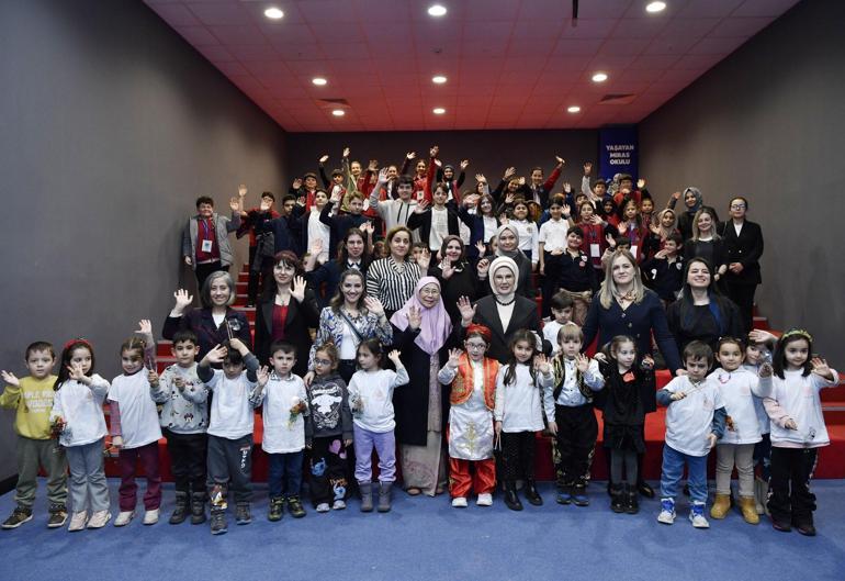 Emine Erdoğan, Malezya Başbakanının eşi Wan Azizah İsmail ile bir araya geldi