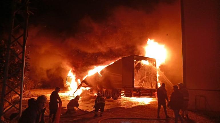 Hatayda park halindeki TIR yandı