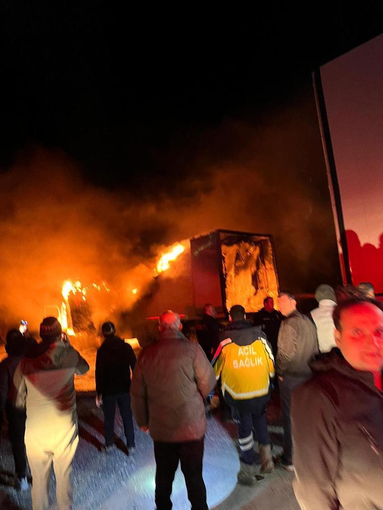 Hatayda park halindeki TIR yandı