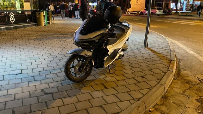 Otomobil ile motosikletin çarpıştığı kaza kamerada: 2 yaralı