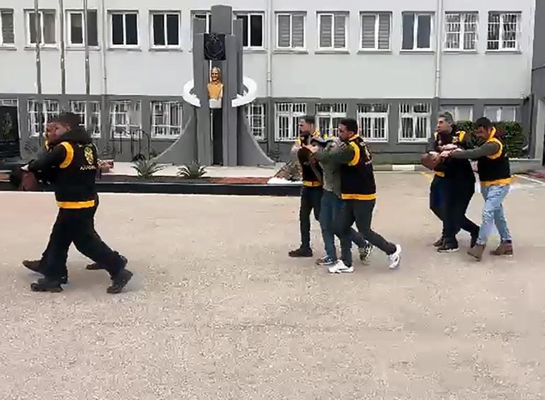 İki grup arasındaki çatışmada, sokakta yürüyen kişi vuruldu