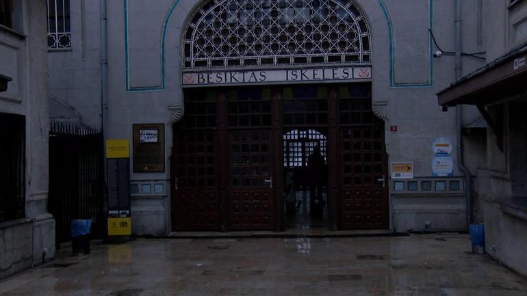 İstanbul’da fırtına etkili oluyor; Beşiktaş’ta dev dalgalar oluştu