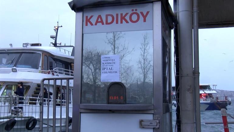 İstanbul’da fırtına etkili oluyor; Beşiktaş’ta dev dalgalar oluştu