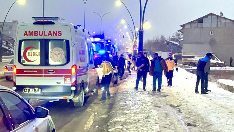 Malatyada işçi servis midibüsü devrildi; 9 yaralı