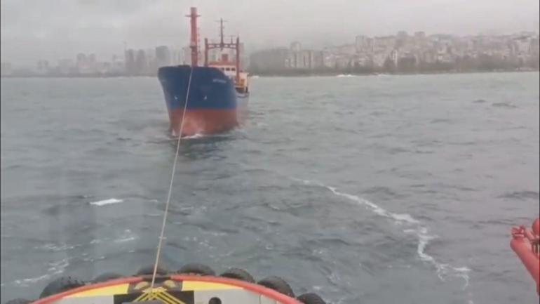 Kartalda sürüklenen kargo gemisi kurtarıldı