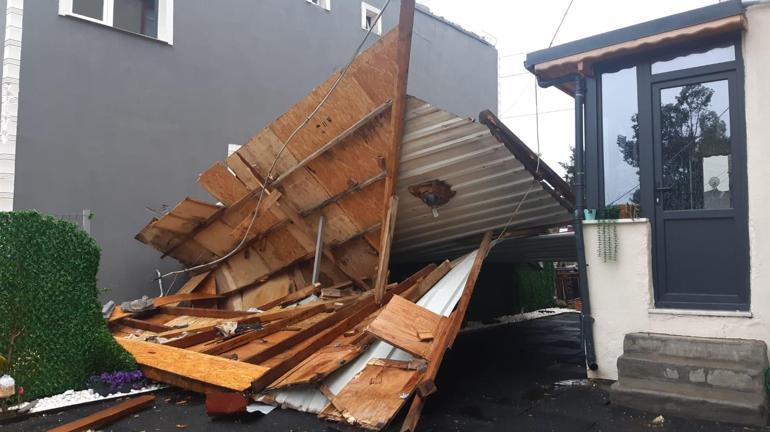 Kocaeli’de şiddetli fırtınada çatılar uçtu, minare devrildi: 2 yaralı