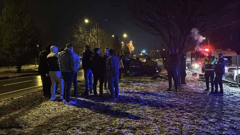 Kütahya’da aynı kavşakta yarım saat arayla 2 otomobil takla attı: 3 yaralı