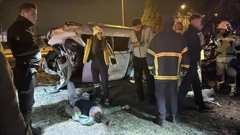 Kütahya’da aynı kavşakta yarım saat arayla 2 otomobil takla attı: 3 yaralı