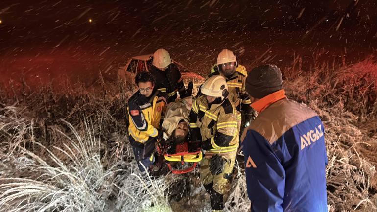 Kütahyada tarlaya uçan otomobilin sürücüsü yaralandı