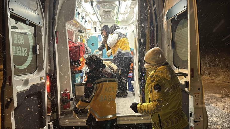 Kütahyada tarlaya uçan otomobilin sürücüsü yaralandı