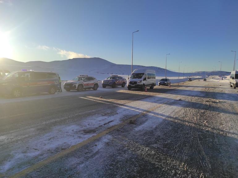 Kayseride yolcu minibüsü ile taksi çarpıştı: 1i ağır 16 yaralı