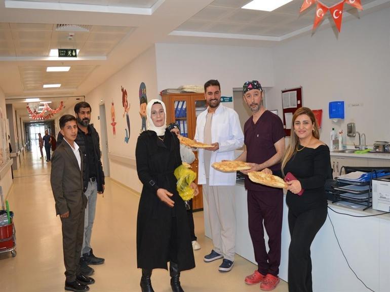 Uçurtmasını kurtarmak isterken akıma kapılan ve entübe edilen Erdal, hayata tutundu