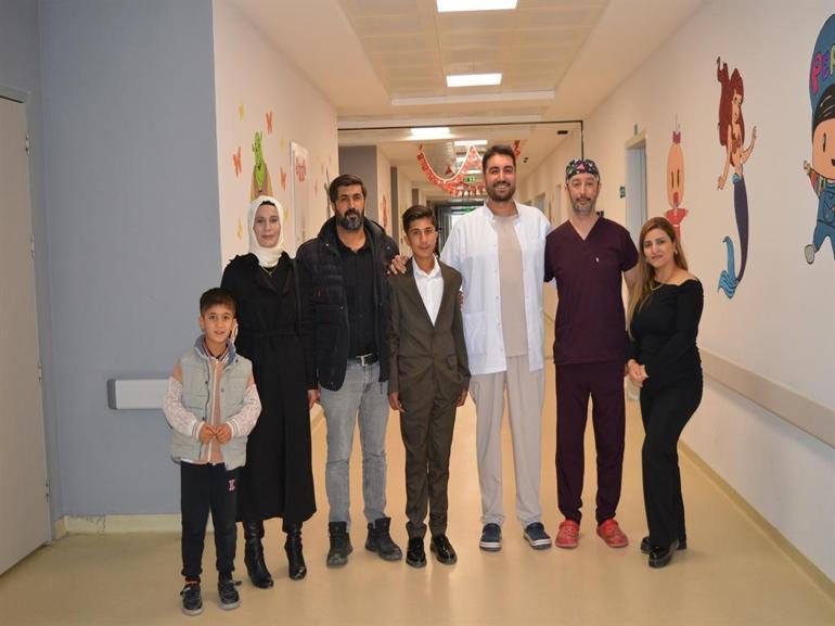 Uçurtmasını kurtarmak isterken akıma kapılan ve entübe edilen Erdal, hayata tutundu