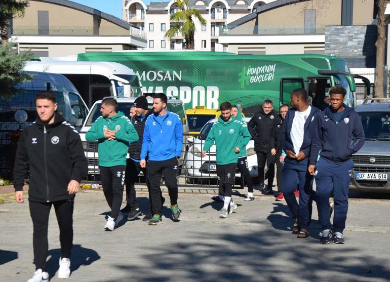 Antalyada hazırlıklarını sürdüren takımlar Dinler Bahçesinde namaz kıldı