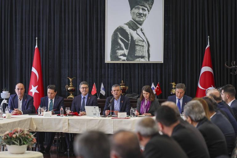 Özgür Özel, il başkanları ve kanaat önderleri ile görüştü