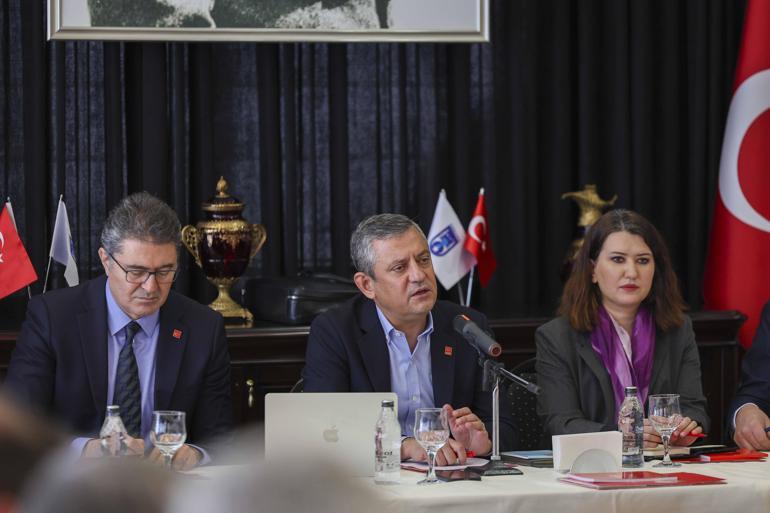 Özgür Özel, il başkanları ve kanaat önderleri ile görüştü