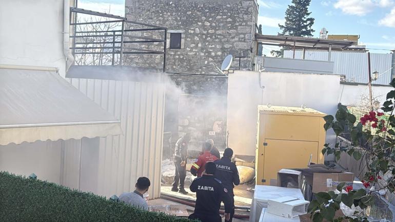 Bodrumda geri dönüşüm deposunda yangın