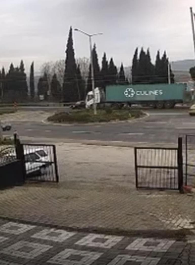 Manisada TIR ile otomobil çarpıştı; 1 ölü