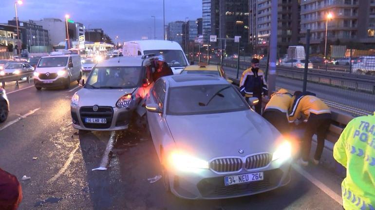 Yenibosna D-100 Karayolunda 6 aracın karıştığı zincirleme kaza; 2 yaralı