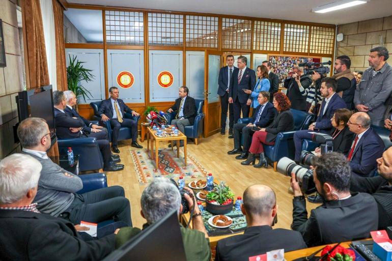 Özgür Özel: Bağımsız basın ve özgür gazetecilik için çalışmalar yapıyoruz