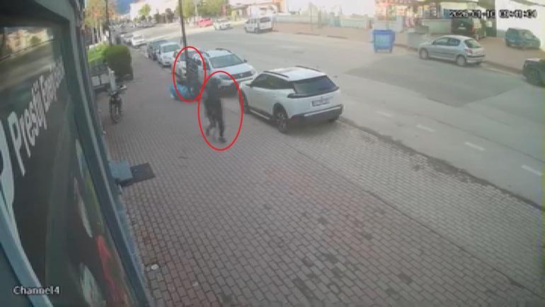 Fırtınada düşen tabelanın altında kalmaktan son anda kurtuldu