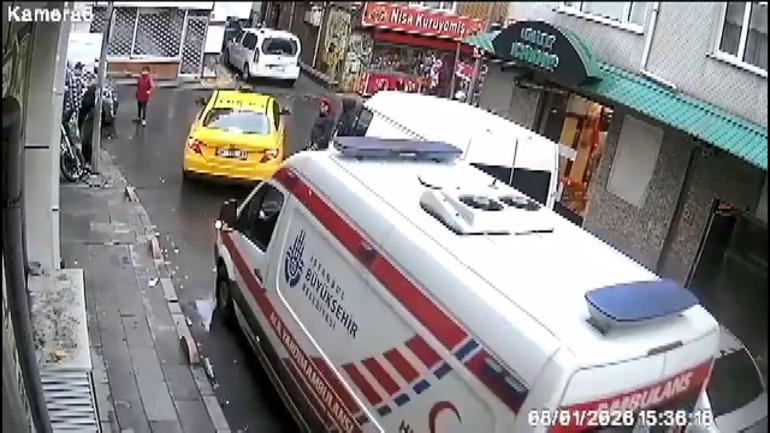 Bayrampaşa’da ambulansın geçişi için trafiği durduran otizmli Ömer: Siren sesi duydum, yolu kapattım