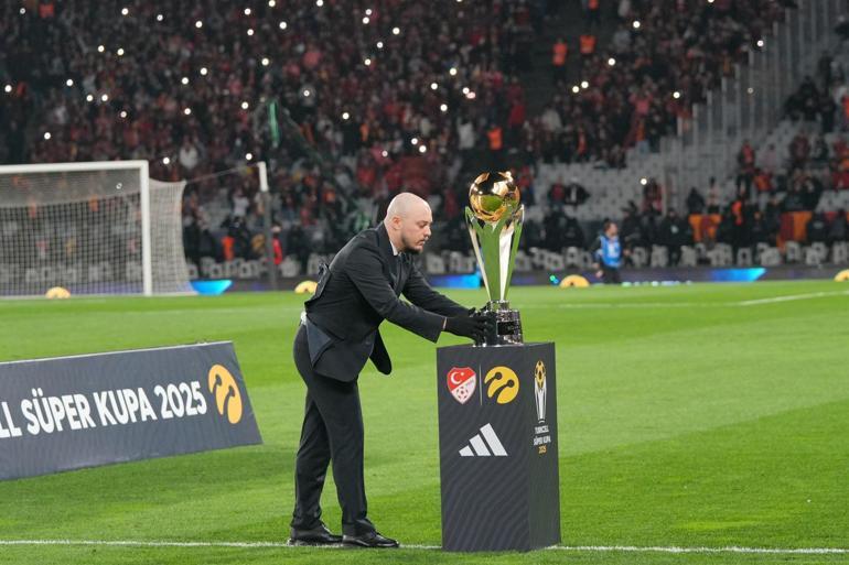 Süper Kupada ilk yarı tamamlandı; Fenerbahçe öne geçti